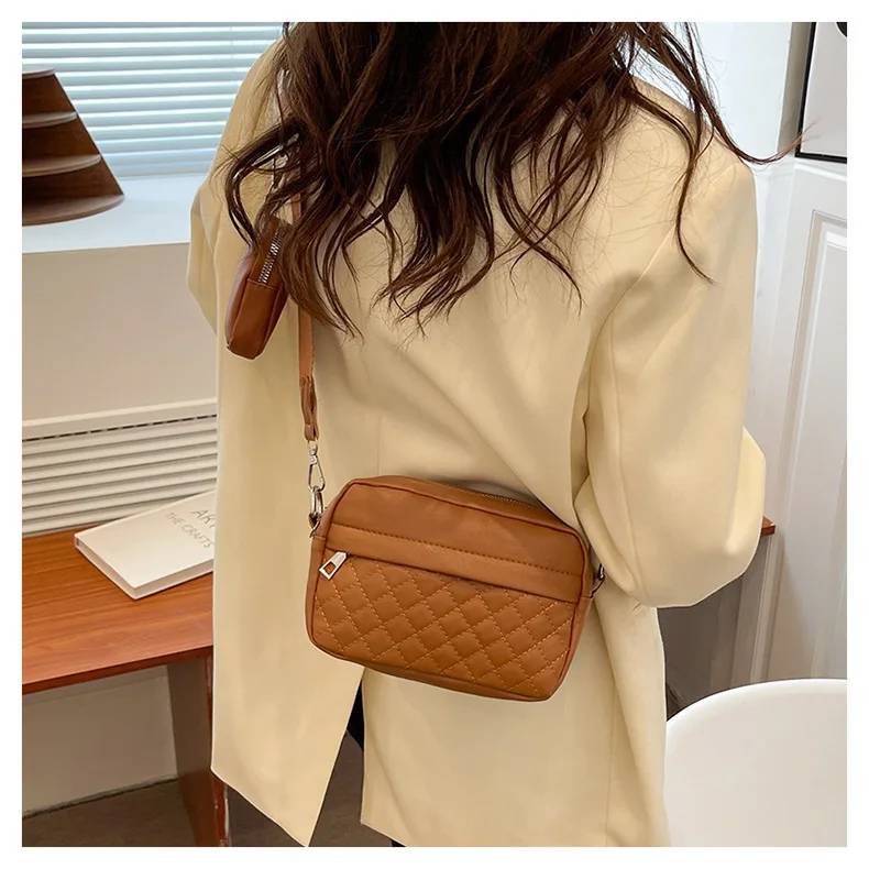 QUILTED BAG WITH COIN POCKET (QBR)