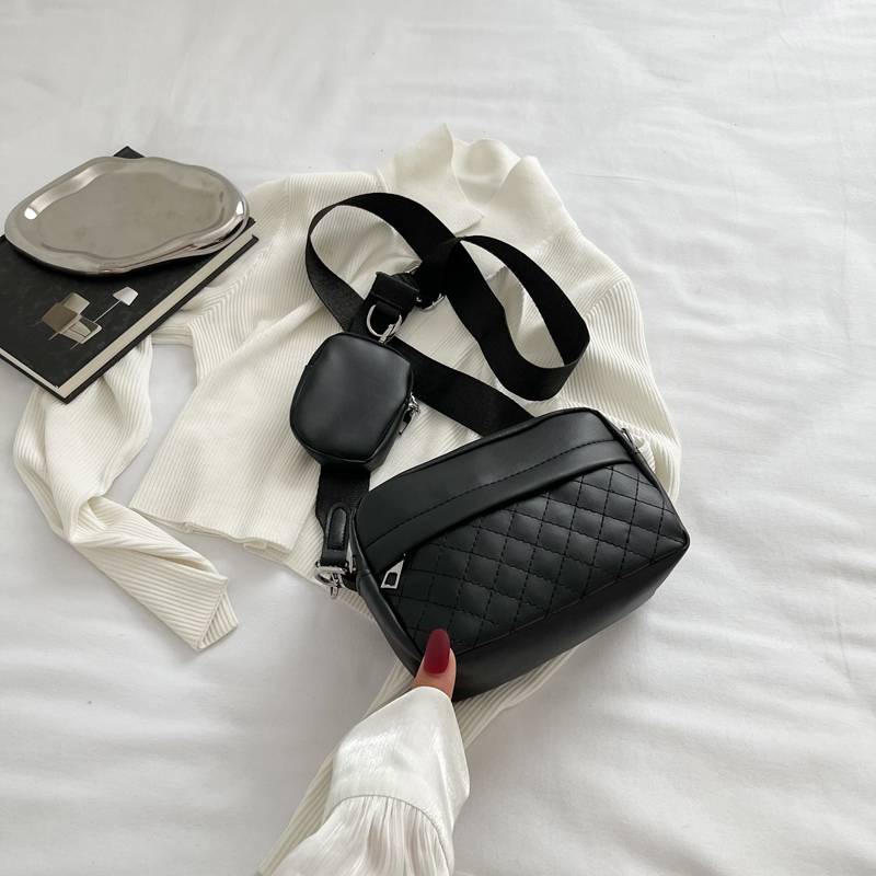 QUILTED BAG WITH COIN POCKET (QB)