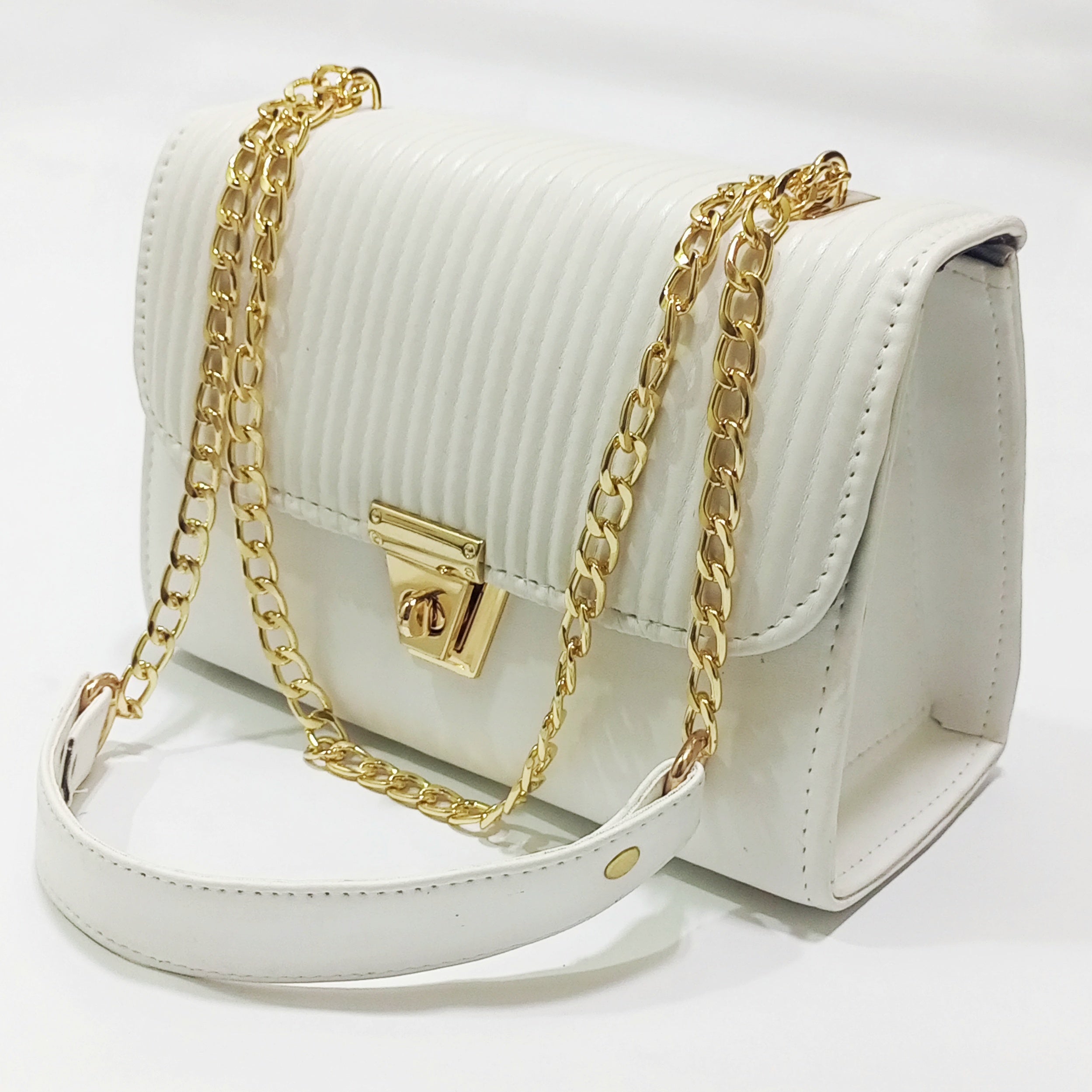 CHAIN STRAP SHOULDER BAG