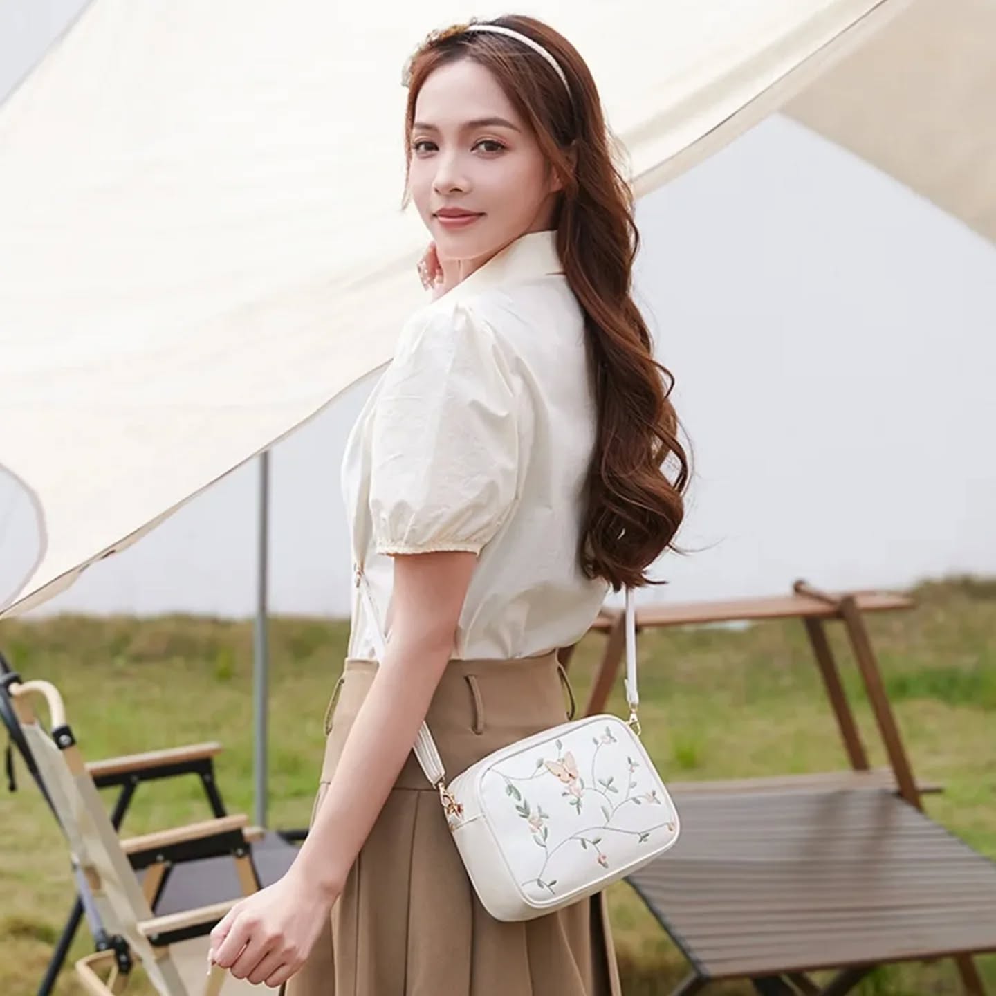 BUTTERFLY EMBROIDED CROSSBODY BAG (FLY - W)