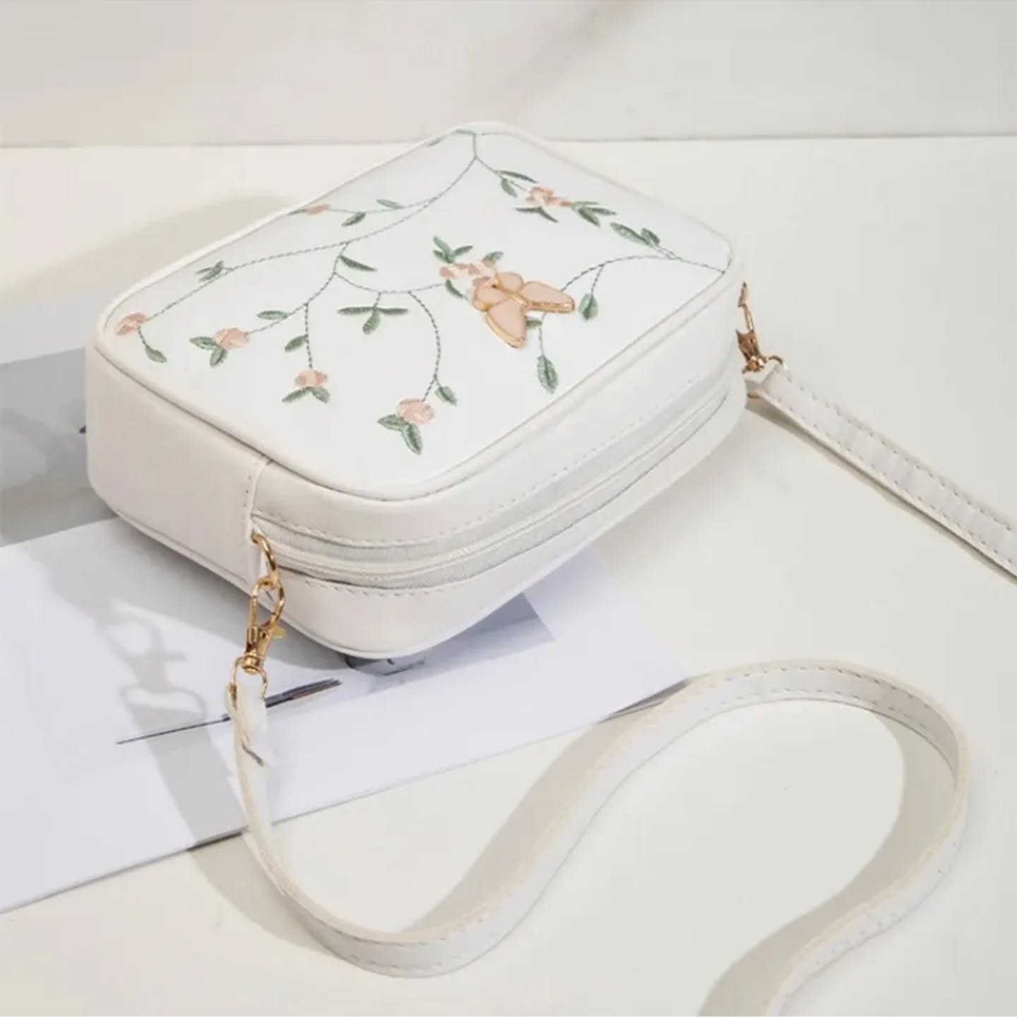 BUTTERFLY EMBROIDED CROSSBODY BAG (FLY - W)