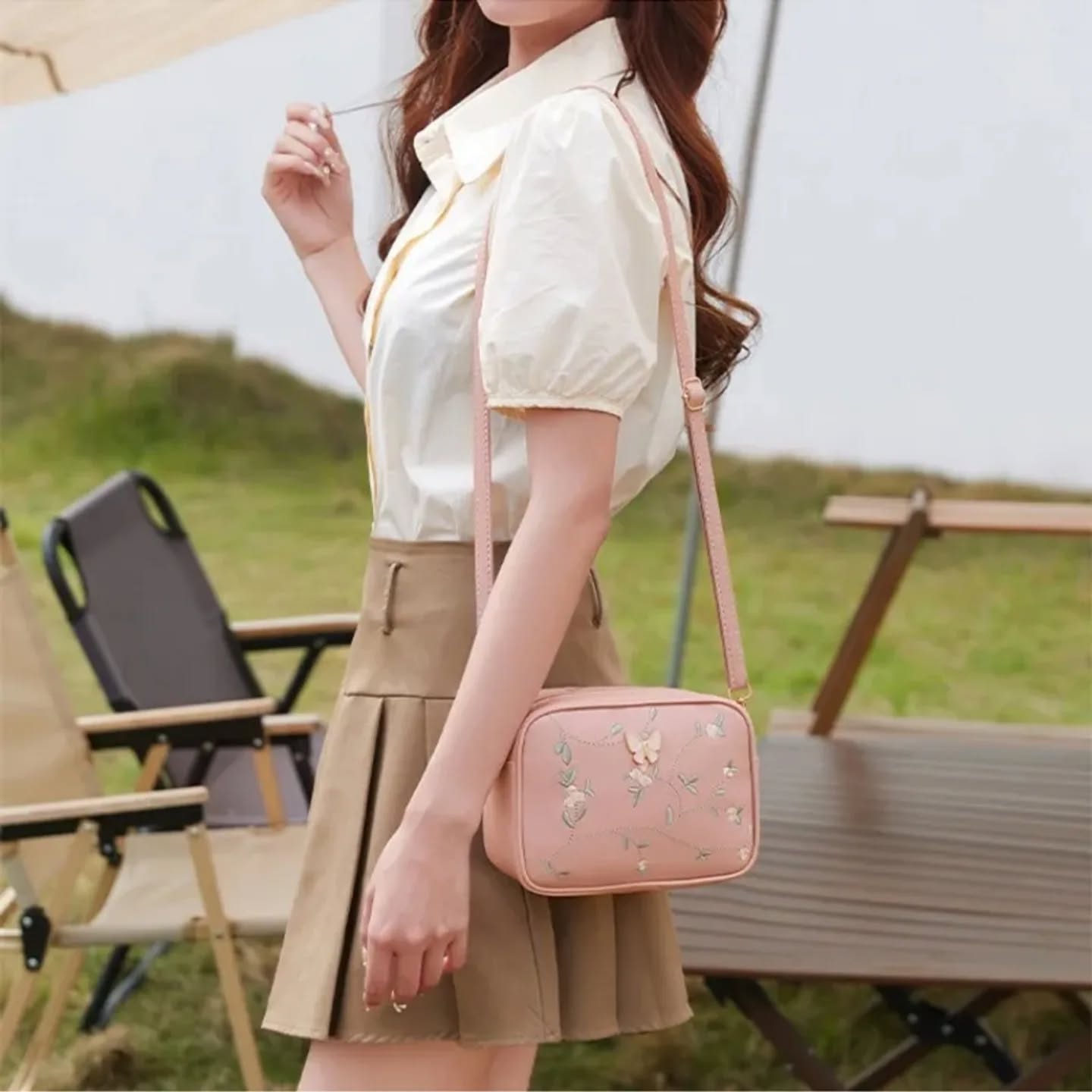 BUTTERFLY EMBROIDED CROSSBODY BAG (FLY - P)