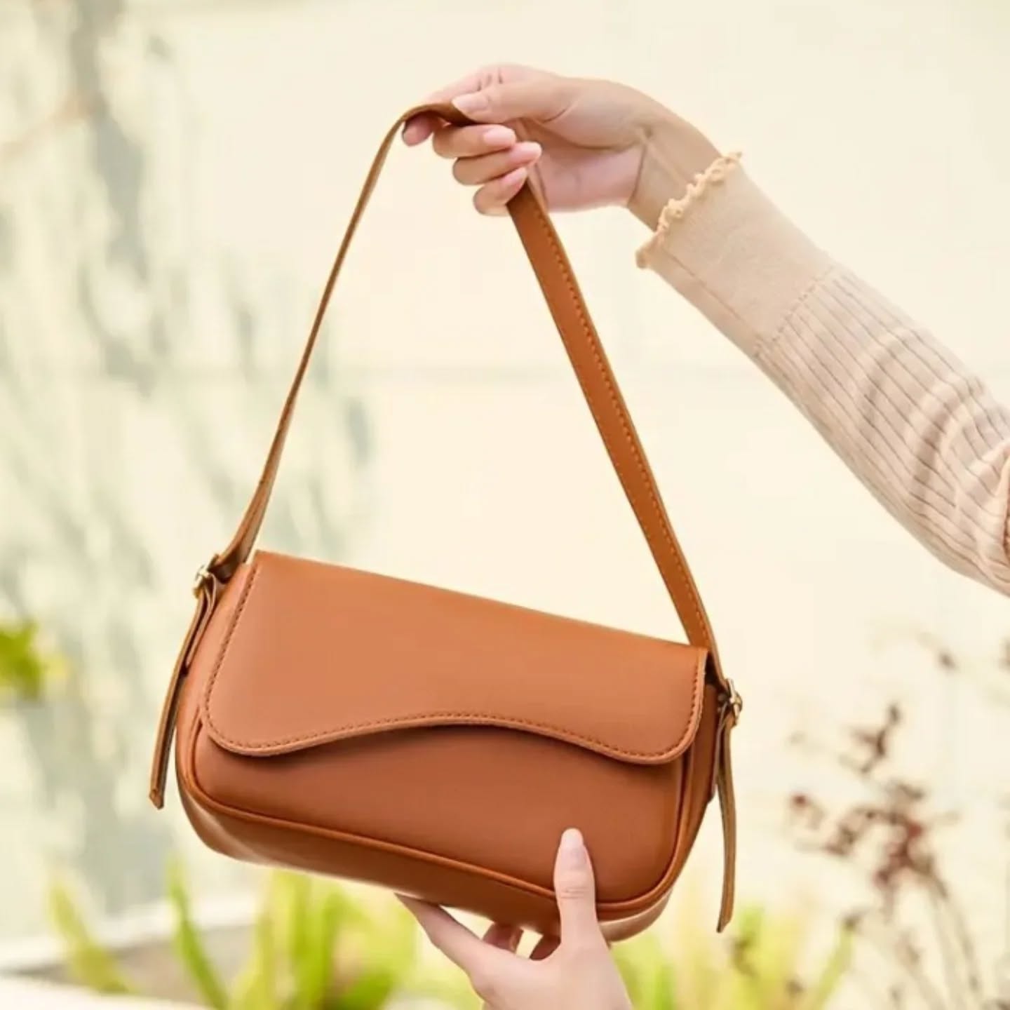 ADJUSTABLE STRAP SHOULDER BAG (FLP)