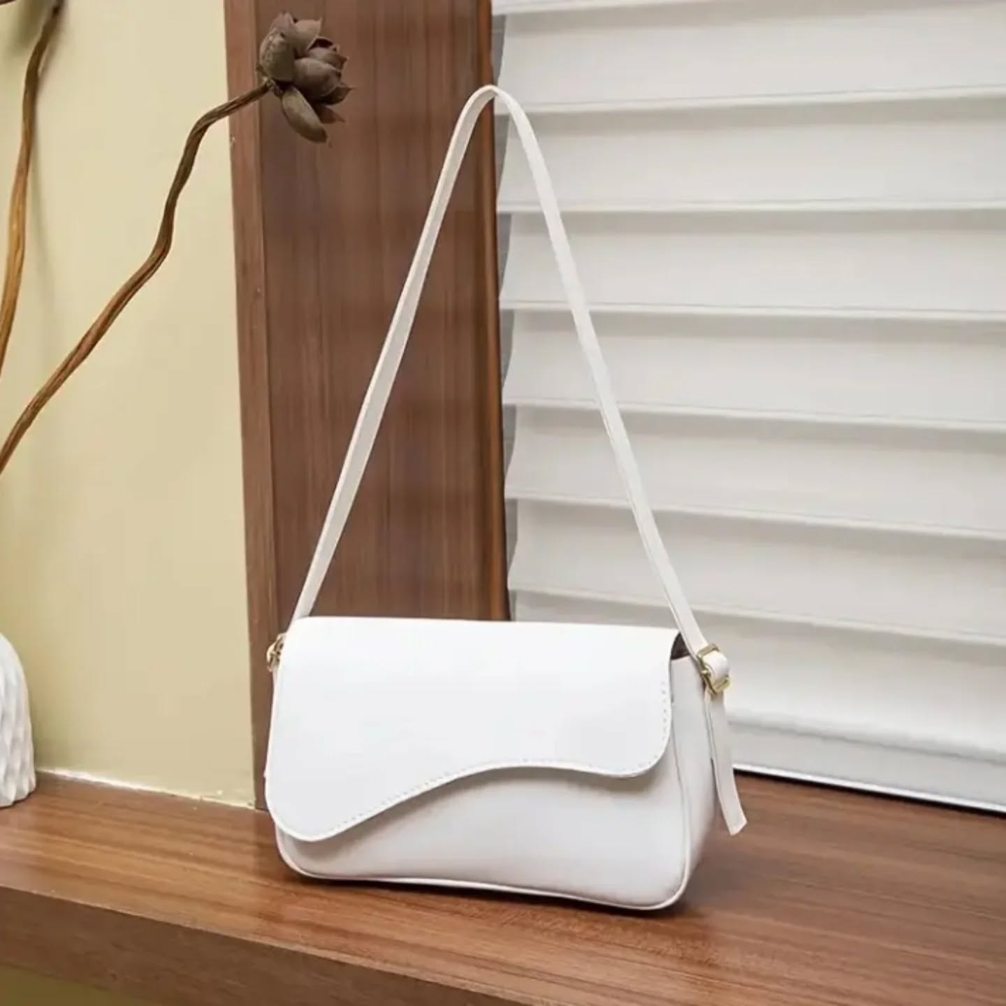 ADJUSTABLE STRAP SHOULDER BAG (FLP)