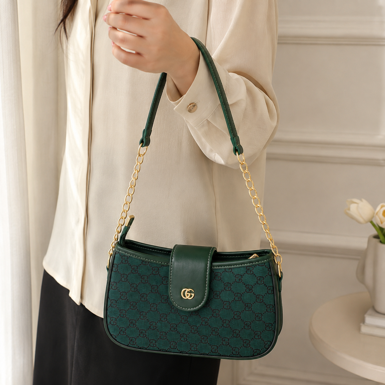 GUCCI CROSSBODY BAG (GG)